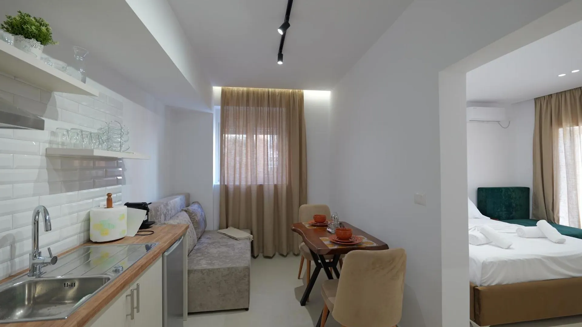 Villa Henrik 77 Saranda Centrum